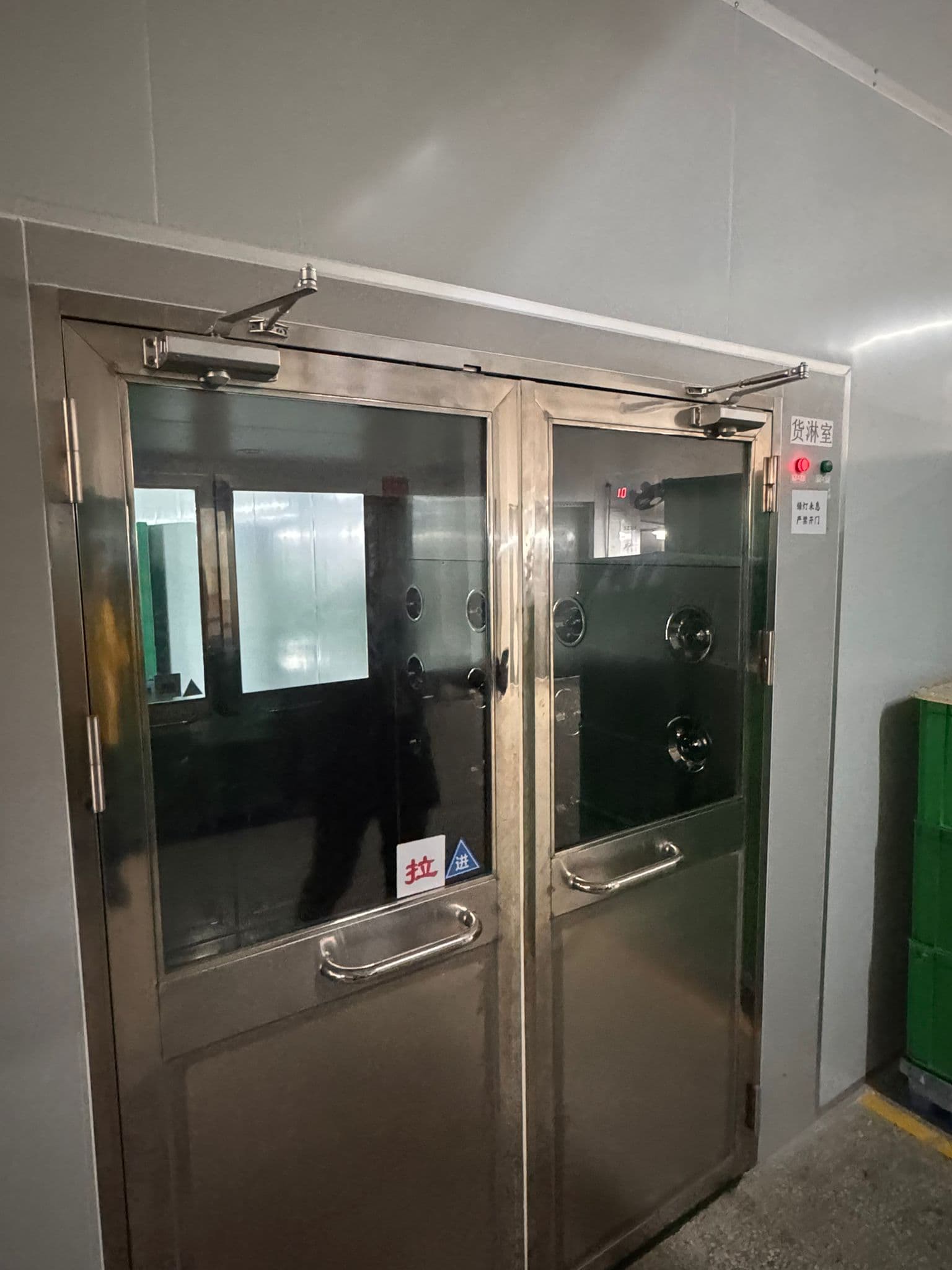 不鏽鋼風淋室 — 無塵車間入口