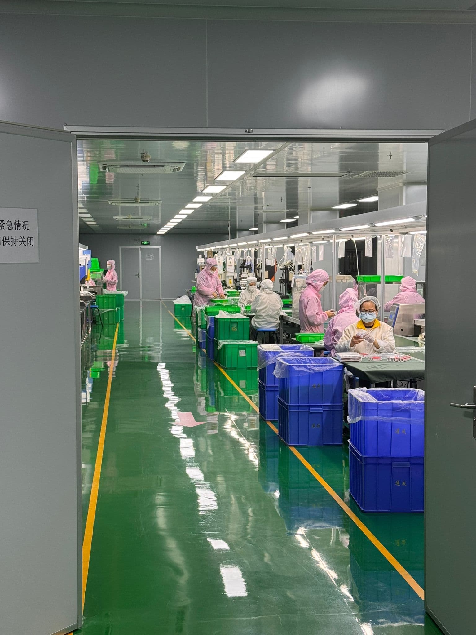 無塵車間電子組件生產線