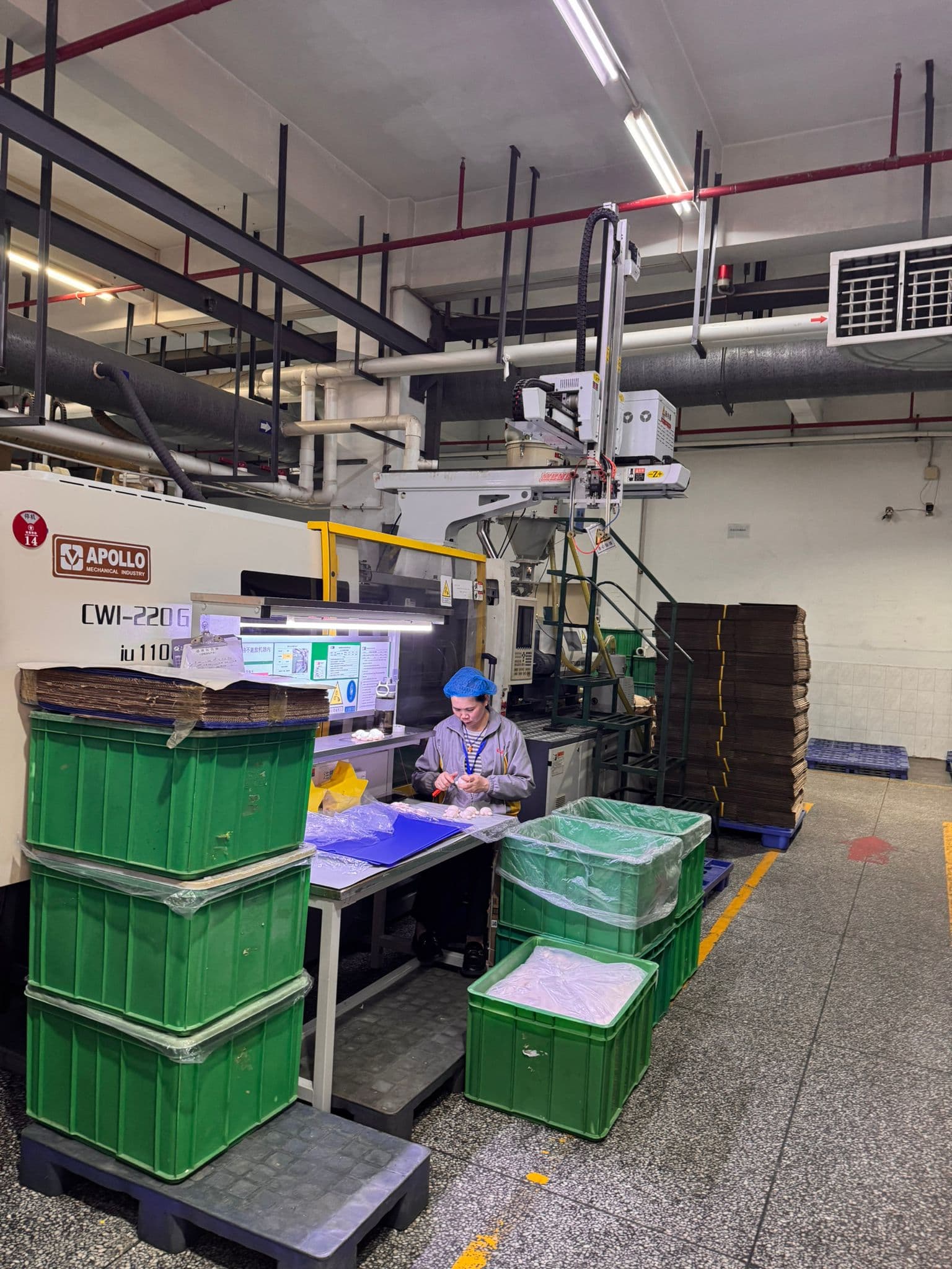 APOLLO CWI-220 注塑機配機械臂